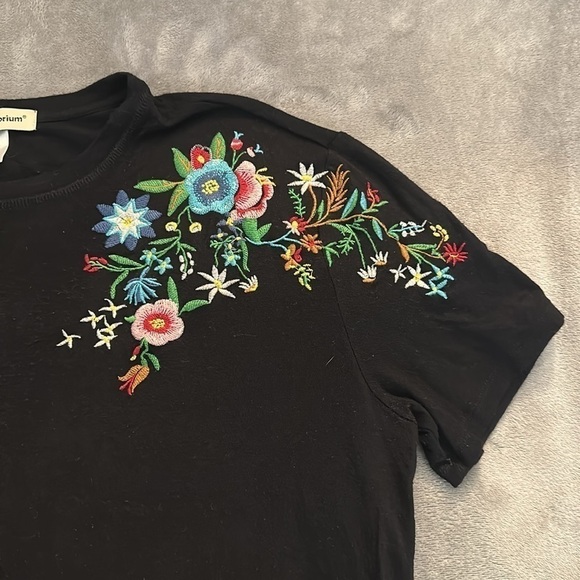 Cotton Emporium Black Floral Embroidered Tee - Size Large - Picture 3 of 6